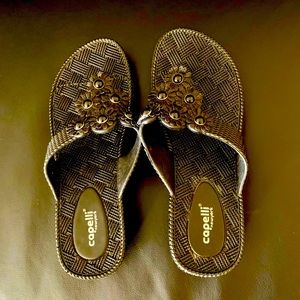 Women's flat shoes. Size 6. Brand new. Never worn